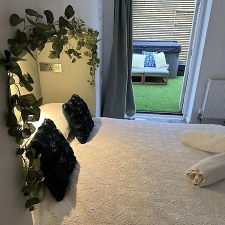 Town Centre Apartment With Hot Tub Cheltenham Exterior foto