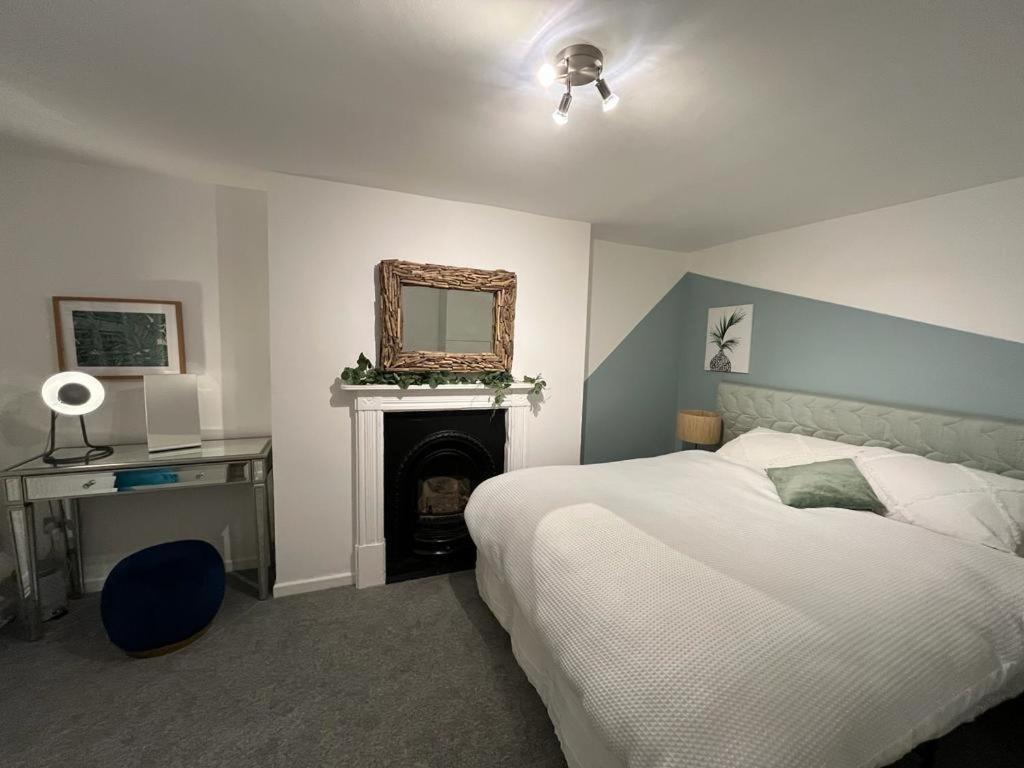 Town Centre Apartment With Hot Tub Cheltenham Exterior foto