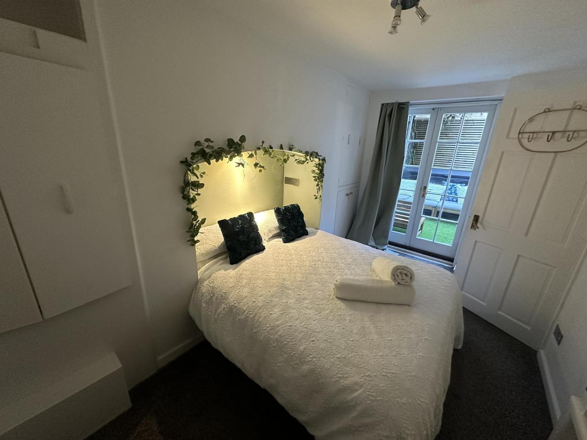 Town Centre Apartment With Hot Tub Cheltenham Exterior foto