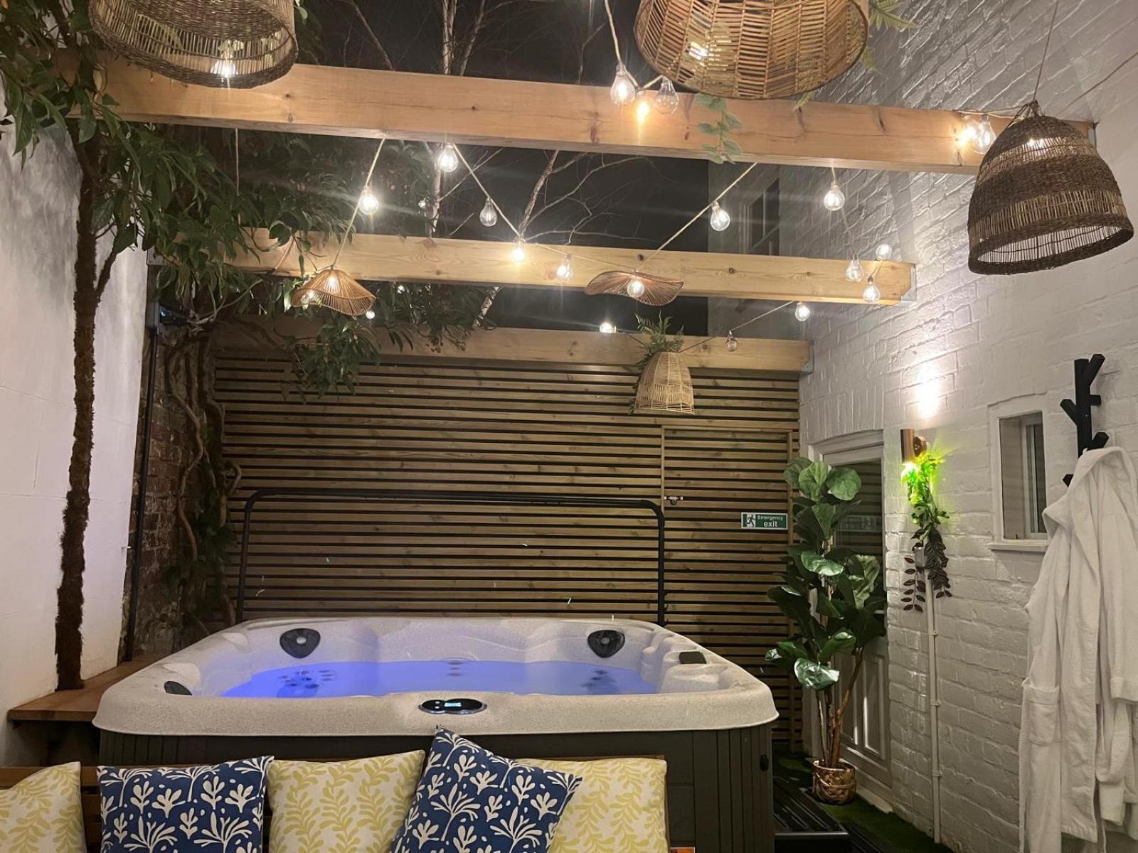 Town Centre Apartment With Hot Tub Cheltenham Exterior foto
